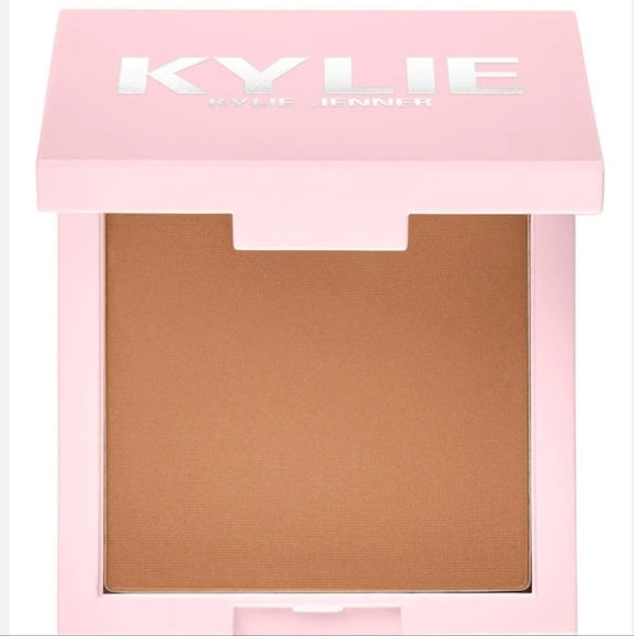Kylie Cosmetics Other - KYLIE Cosmetics Pressed Bronzing Powder 100 Khaki